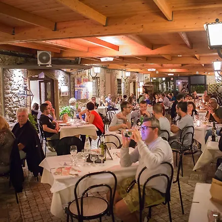 Oasi Villaggio 컨트리하우스 *
